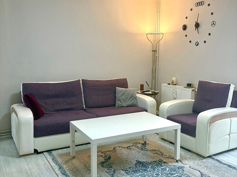 Instapklare gezinswoning met tuin op toplocatie in Gent<br />
Mobiscore: 9,2/10<br />
In de Bernard De Wildestraat 18 bevindt zich deze charmante en g