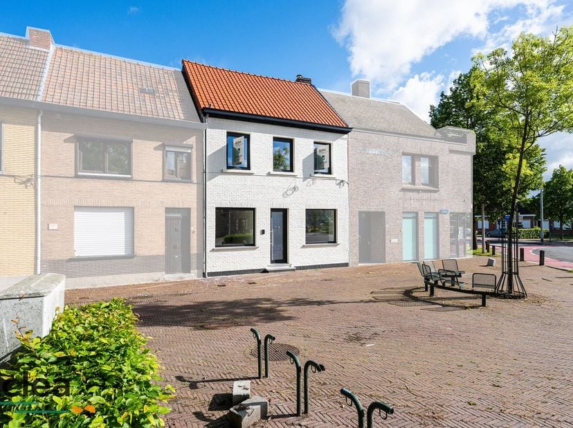 Deze prachtig vernieuwbouwwoning werd opgetrokken met oog voor kwaliteit, comfort en energiezuinigheid.<br />
Dankzij de nieuwste technieken geniet u