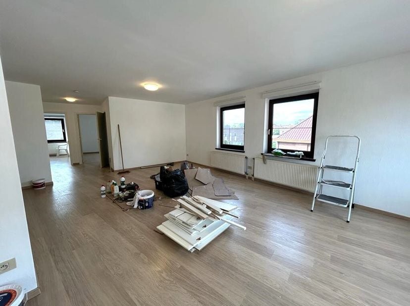 BEZOEK AANVRAGEN ENKEL MOGELIJK VIA VOLGENDE LINK: https://verlinden.mijnhuurprofiel.be/property/8fced16c-b2fd-4bb6-b516-c5ff41baa366<br />
Dit leuk e