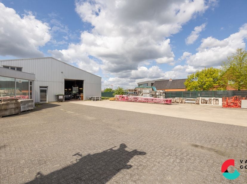 Bien professionnel à vendre
                    à 3930 Hamont