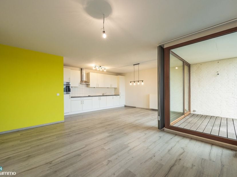 INSTAPKLAAR APPARTEMENT MET 2 SLAAPKAMERS NABIJ HET CENTRUM VAN BILZEN<br />
<br />
Dit instapklare appartement vinden we terug aan de Sint-Lambertusl