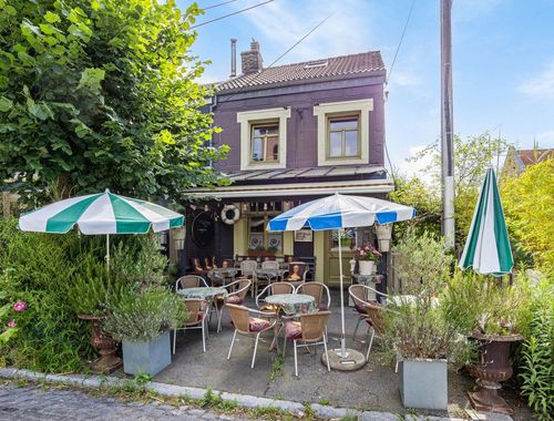                                         Bien commercial avec habitation à vendre à Lanaye, € 295.000
