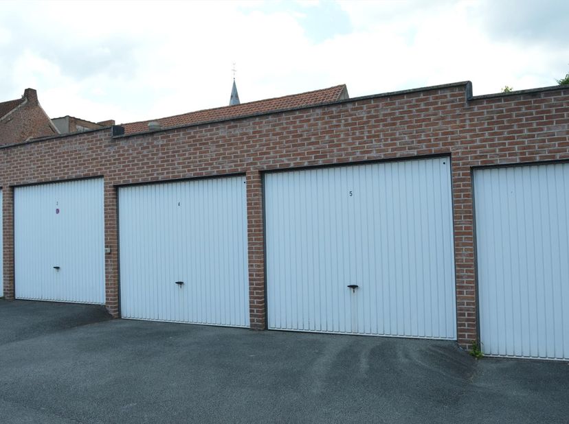 Garage à louer à ,
                    8560 Gullegem
