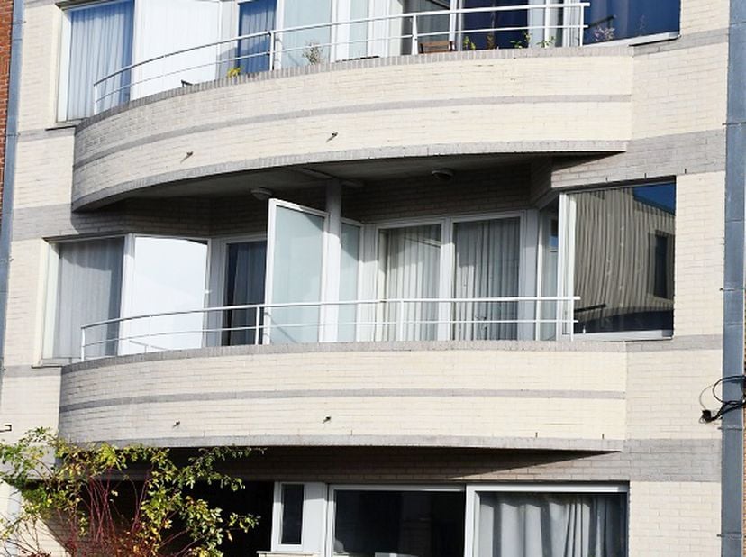 <br />
Dit aangenaam appartement heeft een oppervlakte van 81 m² en  is gelegen op de tweede verdieping in een zeer goed onderhouden gebouw. Recent we