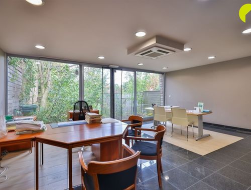                                         Bureaux à vendre à Hove, € 249.000
