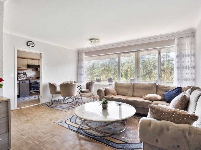 In het gekende appartementencomplex Zonneweelde bevindt zich dit aangename appartement op de 4de verdieping. Dankzij deze ligging geniet u van een pra