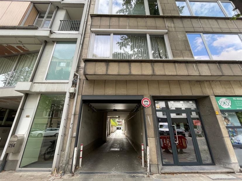 Garage te huur in Lange Lozanastraat 244-246 bus 43,
                    2018 Antwerpen