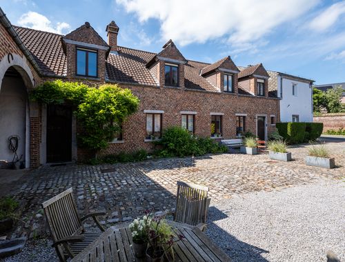                                        Appartementsgebouw te koop in Marbais, € 599.000
