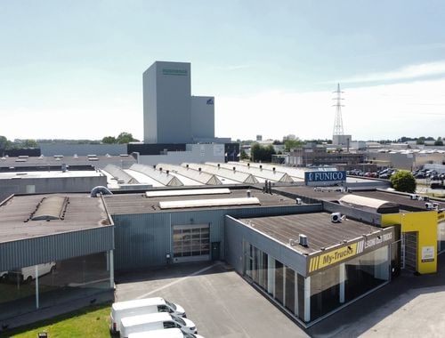                                         Magazijn met bureel te huur in Drongen, € 11.500
