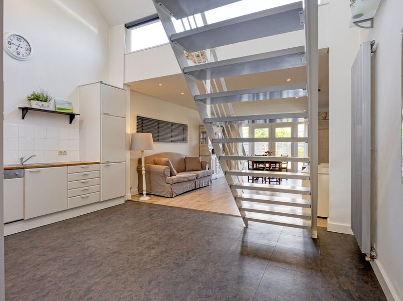 Deze toffe woning bevindt zich in het centrum van Retie en is ingericht als knusse eenslaapkamer woonst met tuin.<br />
De woning profiteert naast zij