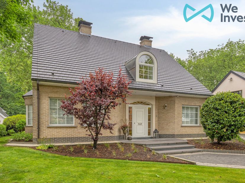 Exclusieve villa op toplocatie in het groen!<br />
Op een prachtig perceel van maar liefst 1.200 m² bevindt zich deze luxueus afgewerkte en instapklar