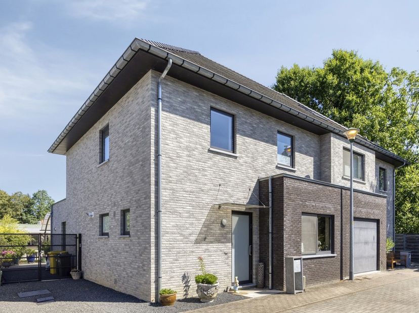 Huis te koop in Karabiniersstraat 19,
                    3191 Hever