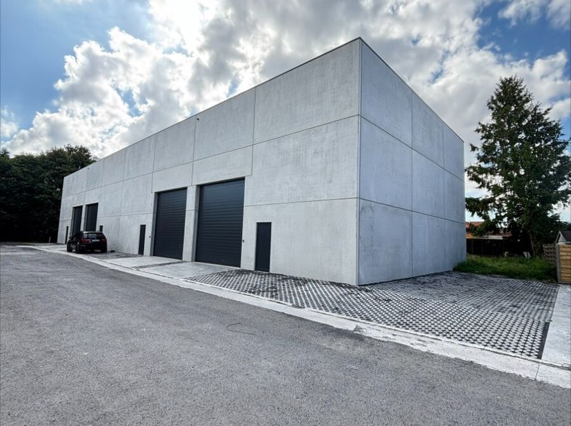 Bedrijfsvastgoed te koop in Roeselarestraat 78-80x,
                    8880 Rollegem-Kapelle