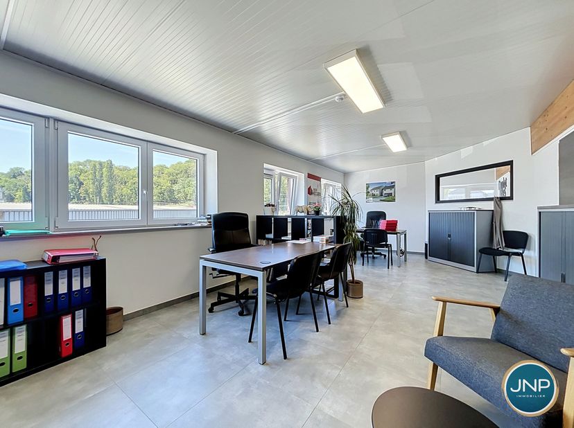 Bedrijfsvastgoed te huur
                    in 4101 Jemeppe-sur-Meuse