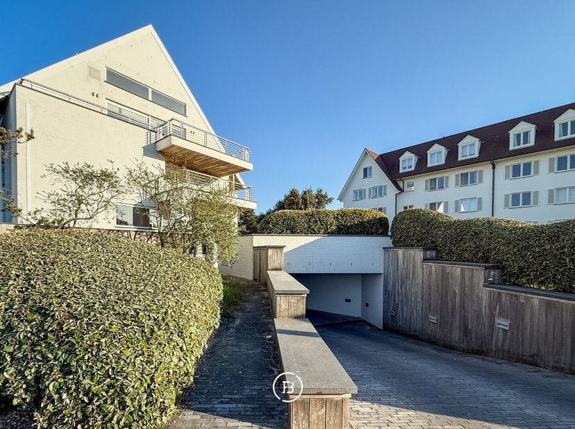 Garage spacieux à louer - disponible à partir du 1er juillet 2026<br />
À la recherche d'un espace de stationnement ou de stockage sûr et pratique ? C