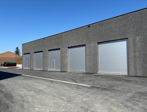                                         Entrepôt sans bureau à louer à Oostnieuwkerke, € 675
