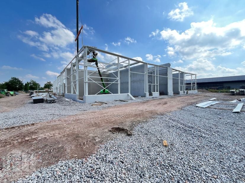 Dit nieuw te bouwen bedrijvenpark omvat KMO-units met oppervlaktes van 128 m² tot 1.090 m², waarbij verschillende units kunnen worden samengevoegd tot
