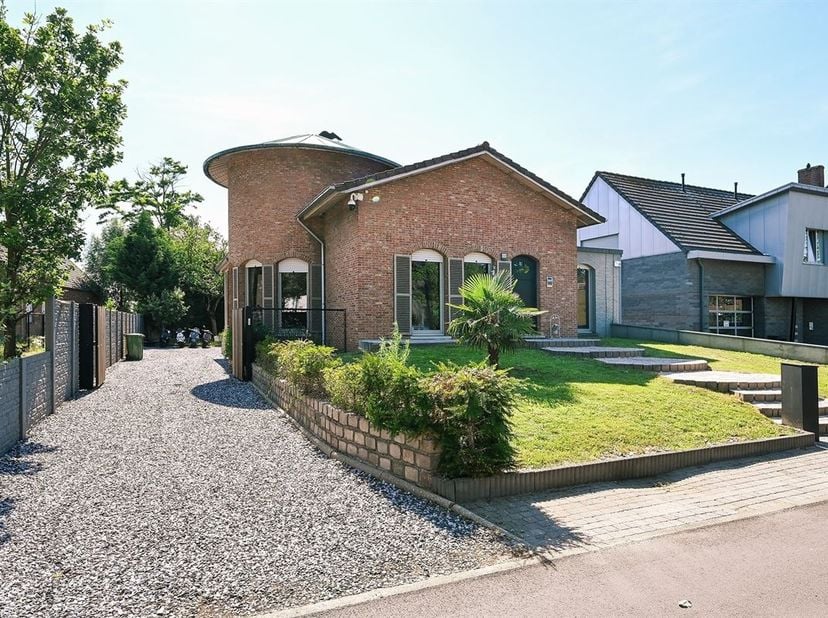 Huis te koop in Hoge Weg 161A,
                    2940 Hoevenen