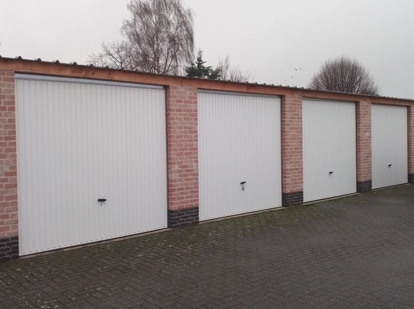 Garage (CP2) te huur achter residentie Berkentuin, Velleke 301-312A, 2440 Geel. Ze werd opgericht in 2022, is 3 op 6 m groot en voorzien van een hoge