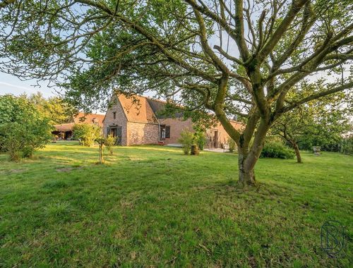                                         Fermette te koop in Montroeul-au-Bois, € 435.000
