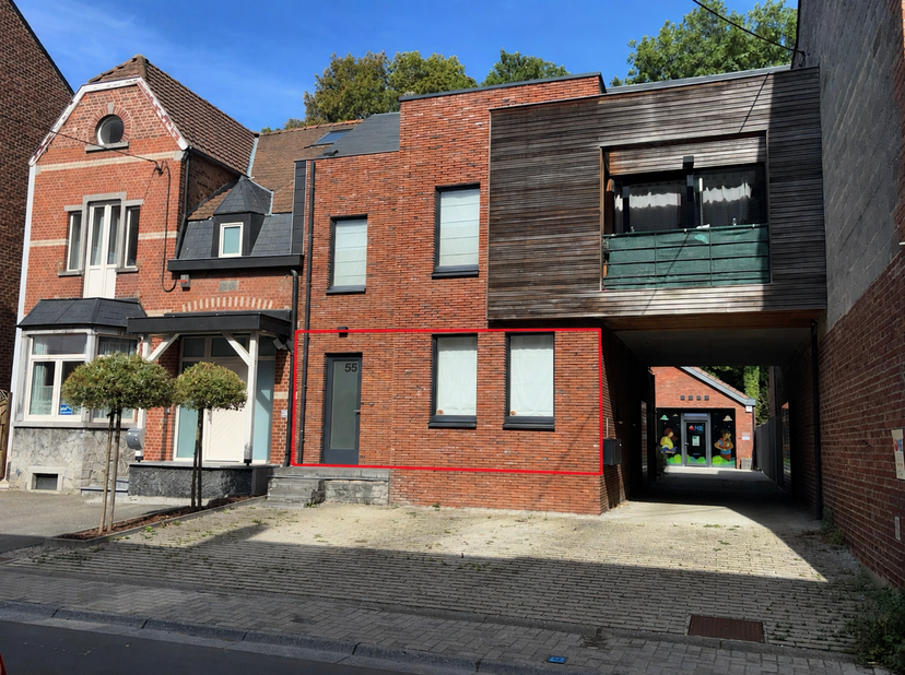 <br />
Appartement rez (carrelage er parquet)<br />
<br />
Séjour ouvert – 38.5 m²<br />
Salon<br />
Salle à manger<br />
Cuisine super équipée (four,