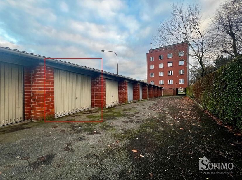 Uiterst centraal gelegen GARAGE  <br />
<br />
- nabij de Grote Markt<br />
- huurwaarde 65€/maand