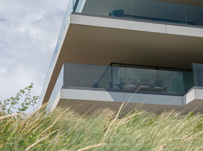 Dans le prestigieux projet De Blanke Top - The Residence à Cadzand-Bad, se trouve cet appartement d'angle exceptionnel avec vue sur la mer et sur les