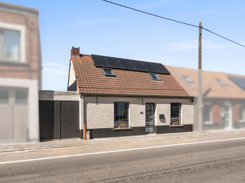 • Maison pleine de charme avec garage<br />
• Grand jardin ensoleillé avec vue idyllique et bar extérieur<br />
• Entièrement prête à emménager, exemp