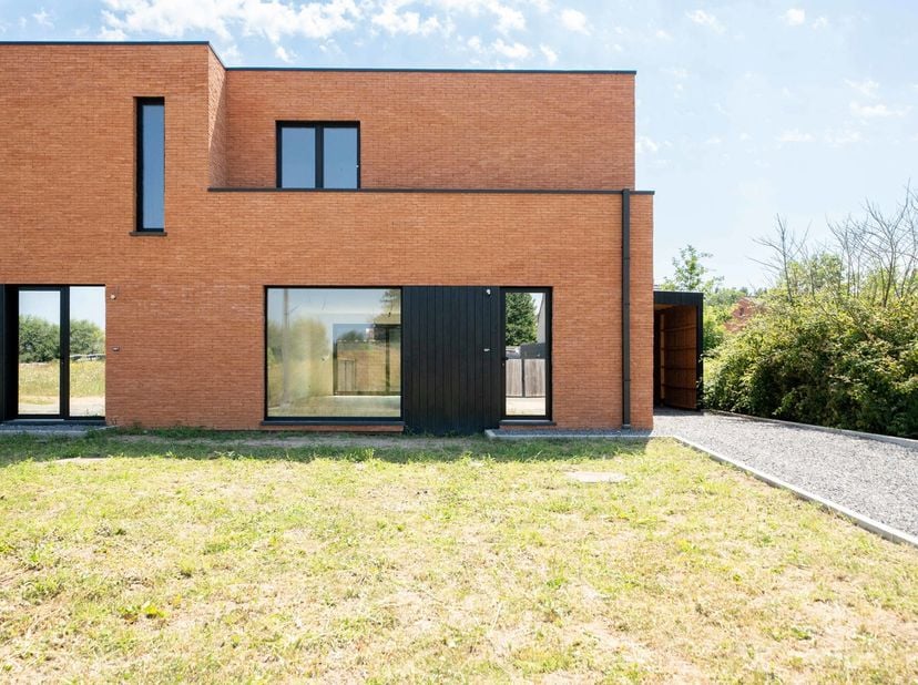 Prachtig gelegen nieuwbouwproject bestaande uit 4 opgeleverde woningen gelegen vlakbij het centrum van Heist-op-den-Berg in een rustige doodlopende st