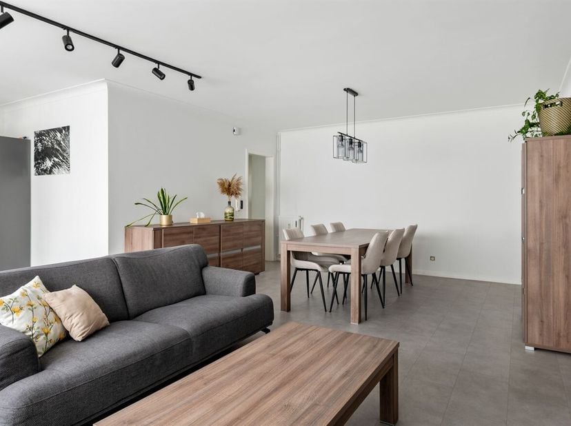 Appartement de 3 chambres prêt à emménager à Merksem !<br />
Vous recherchez un appartement spacieux et moderne dans un quartier calme et verdoyant de