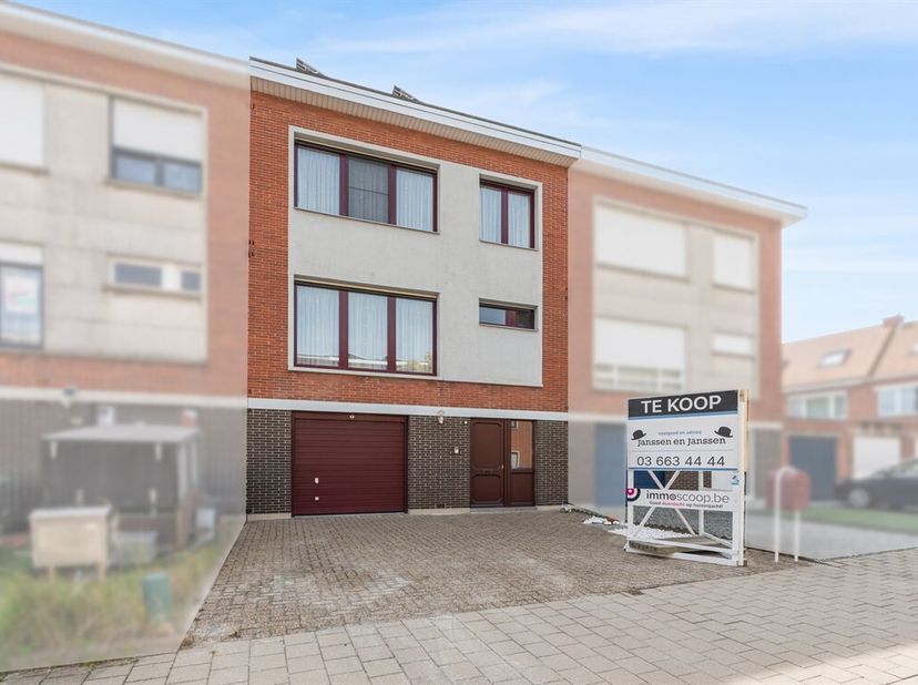 Energiezuinige bel etage woning met 3 slaapkamers, zonnepanelen, batterij, airco en ZO tuin.<br />
Gelegen in een rustige, kindvriendelijke woonwijk n