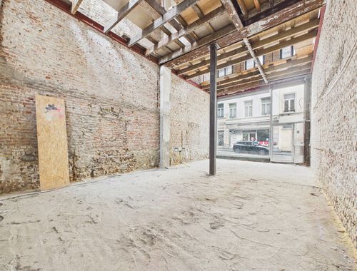                                         Usage mixte à louer à Ixelles, € 5.000
