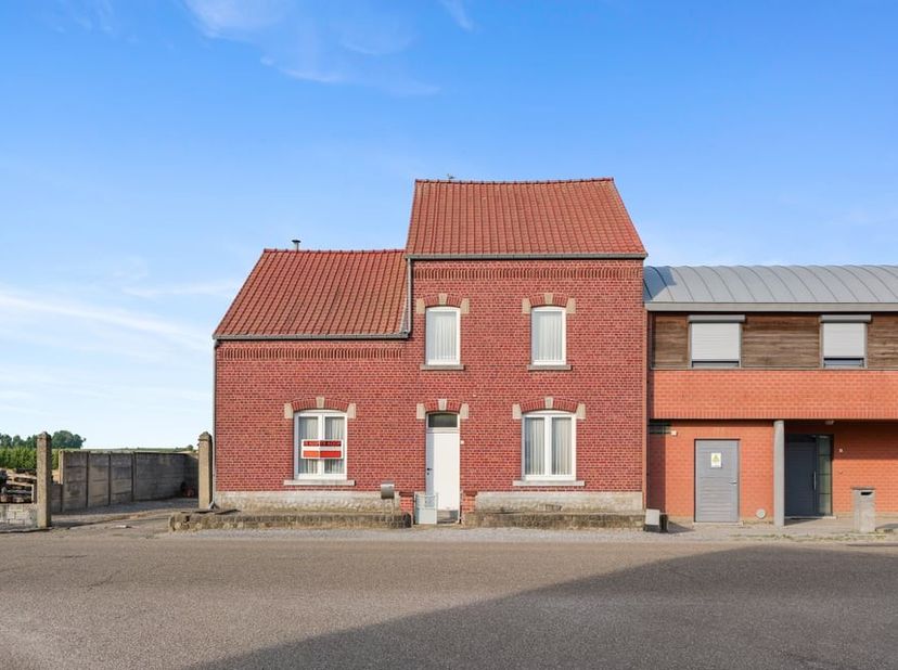 In het landelijke Hoepertingen, een deelgemeente van Borgloon, geniet u van een rustige en groene woonomgeving met een vlotte verbinding naar Borgloon