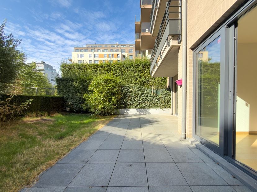 SINT-LAMBRECHTS-WOLUWE – In de nabijheid van de belangrijkste verkeersassen, openbaar vervoer en tal van winkels, prachtig APPARTEMENT (3SLK/1BADK/1DK