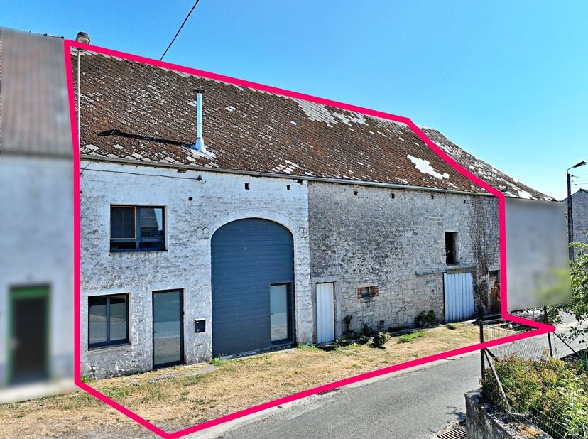 Maison à vendre à ,
                    5600 Vodecée