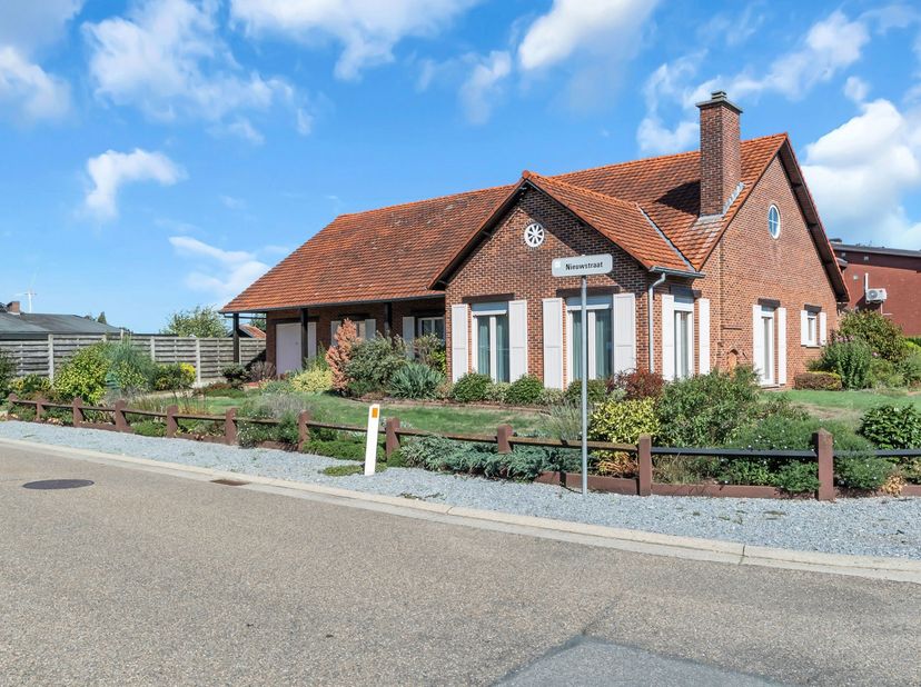 Huis te koop in Nieuwstraat 2,
                    2430 Vorst