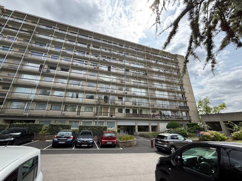 Watermael-Boitsfort – Avenue Van Becelaere 28A – Idéalement situé à proximité des commerces, des transports en commun et des principaux axes, ce spaci