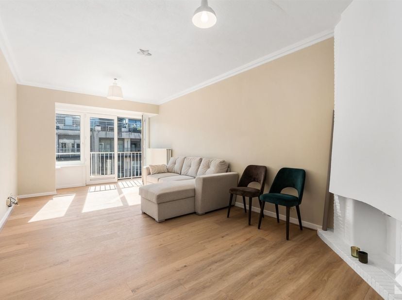 Instapklaar gerenoveerd 1-slaapkamerappartement op toplocatie nabij strand<br />
<br />
Op slechts 3 minuten wandelen van het strand(!) en vlakbij h