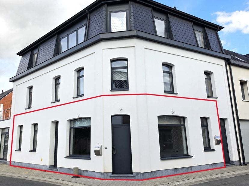Bedrijfsvastgoed te huur in Cyriel Prieëlsstraat 2,
                    9404 Aspelare