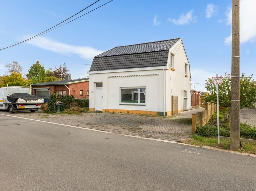 Maison à rénover comprenant 4 chambres et un grand terrain à Hamont-Achel. <br />
<br />
Vous recherchez une maison spacieuse avec un grand terrain,
