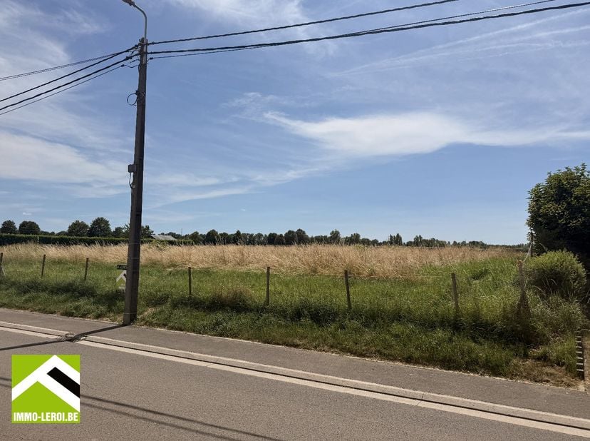 Bekijk deze bouwgrond rechtstreeks op de site van Immo Leroi: https://www.immo-leroi.be/pand/kopen-grond-waremme/7580334<br />
<br />
In een rustige s