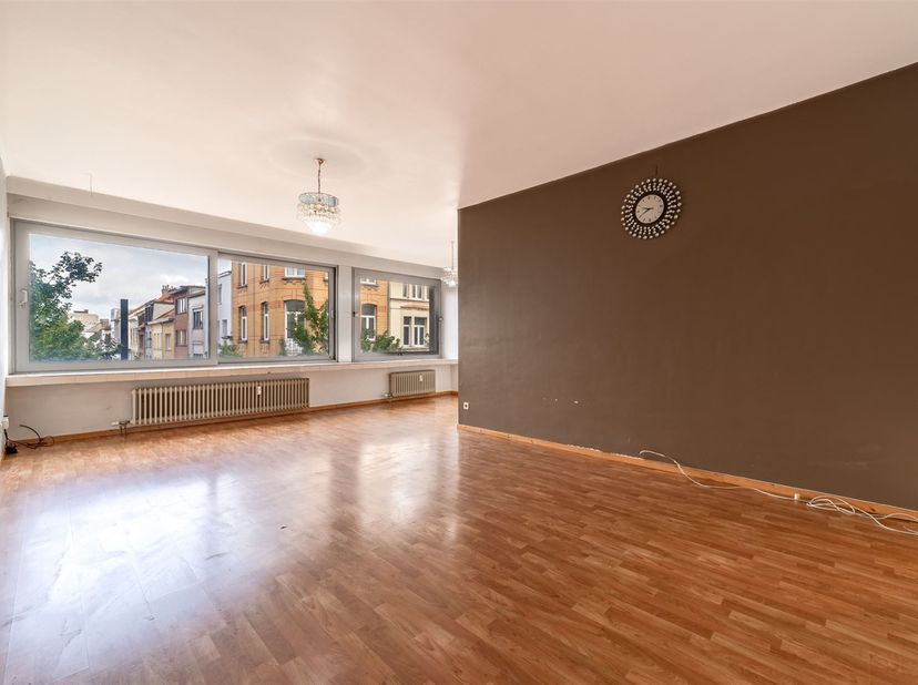 Ruim appartement met 2 slaapkamers en terras te 2060 Antwerpen, Korte Zavelstraat 16<br />
<br />
De Korte Zavelstraat is een winkelstraat gelegen i