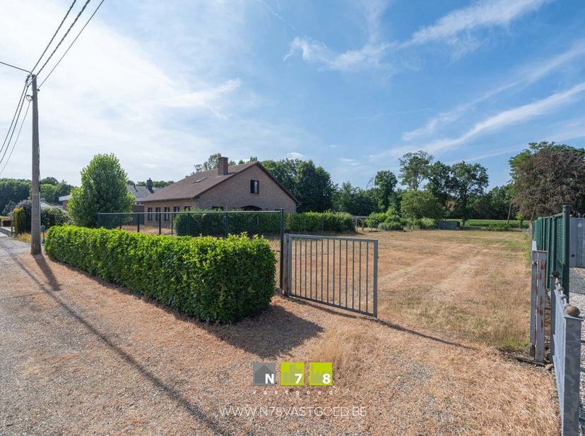 Terrain à vendre
                    à 3650 Rotem