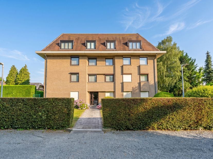 Ukkel, in de zeer gegeerde wijk Fort Jaco, aan de rand van het Zoniënwoud, in een privaat park van ca. 25 are en genesteld in een rustige en prestigie