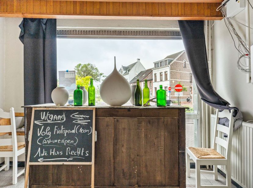 Veelzijdig investeringspand met tal van mogelijkheden - Centraal gelegen met een uitstekende visibiliteit<br />
<br />
Bent u op zoek naar een pand