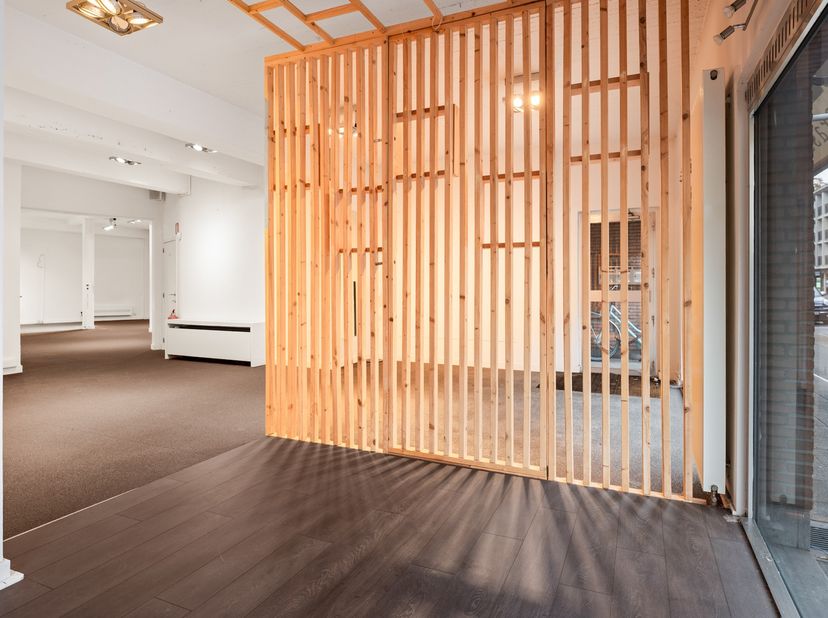 Top gelegen ruim handelspand ca. 155 m² in centrum Brasschaat<br />
<br />
Veel potentieel! | Grote visibiliteit | Ca. 155 m² oppervlakte | Centrum Br