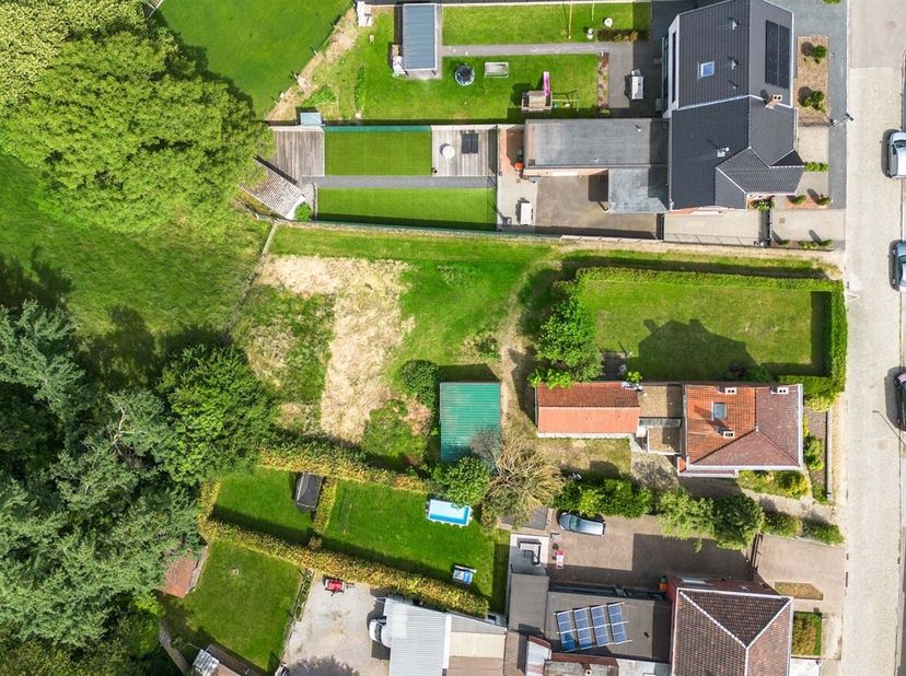 Bouwgrond voor halfopen bebouwing van 7a55ca<br />
De bouwgrond is gelegen op Winkelomstraat in Eigenbilzen. Een rustige, groene buurt kort nabij het