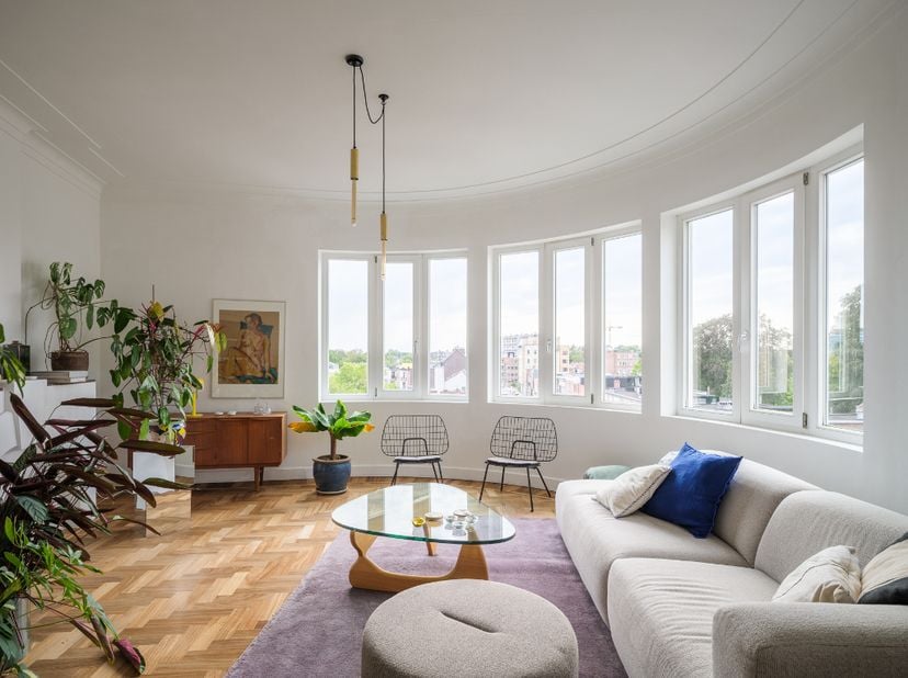 Architecturaal 3 slpk-appartement met prachtig zicht nabij het station Gent-Sint-Pieters<br />
<br />
Dit smaakvol gerenoveerde appartement (BVO: 143