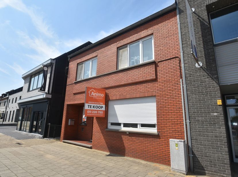 NIEUW BIJ ANIMO VASTGOED!! WEES ER ALS EERSTE BIJ!<br />
<br />
Charmante halfopen bebouwing met enorme potentie en perceel van 371 m² in hartje Heu