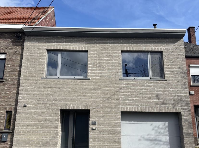 Spacieuse maison familiale, clé en main avec 4-5 chambres  grand jardin et excellente accessibilité– PEB B<br />
<br />
Cette maison unifamiliale spac